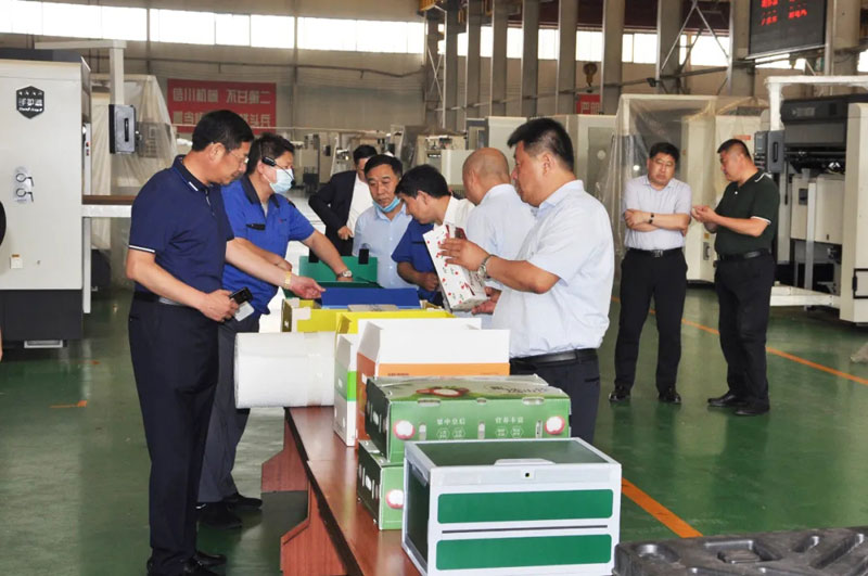 安丘市副市長謝謙彪“探班”信川機械