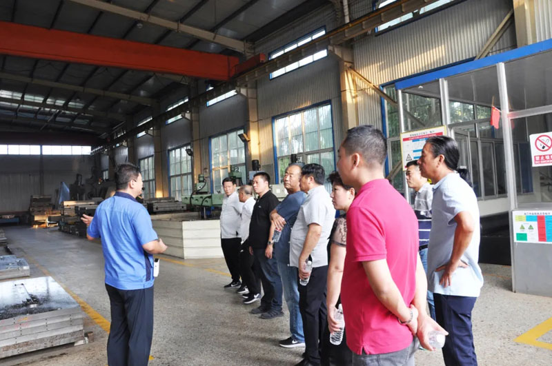 感恩有您，一路同行--熱烈歡迎保定包裝協(xié)會(huì)蒞臨信川參觀指導(dǎo)！