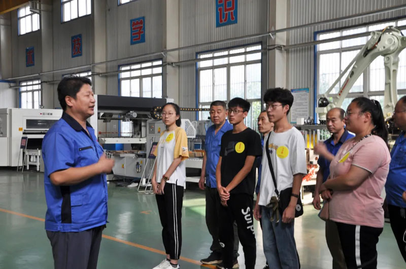 熱烈祝賀信川機械職工子弟金榜題名！