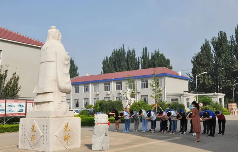 熱烈祝賀信川機械職工子弟金榜題名！