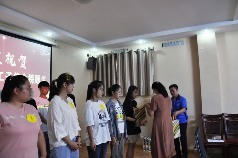 熱烈祝賀信川機械職工子弟金榜題名！