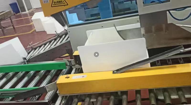 公司最新設(shè)計的蜂窩板箱自動線成功通過測試！